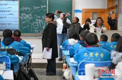 多国记者参访西藏：中国在少数民族文化保护方面作出巨大努力